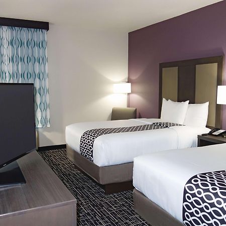 La Quinta By Wyndham Pampa Hotel Bagian luar foto