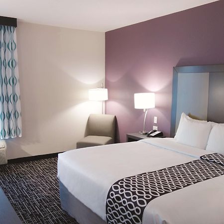 La Quinta By Wyndham Pampa Hotel Bagian luar foto