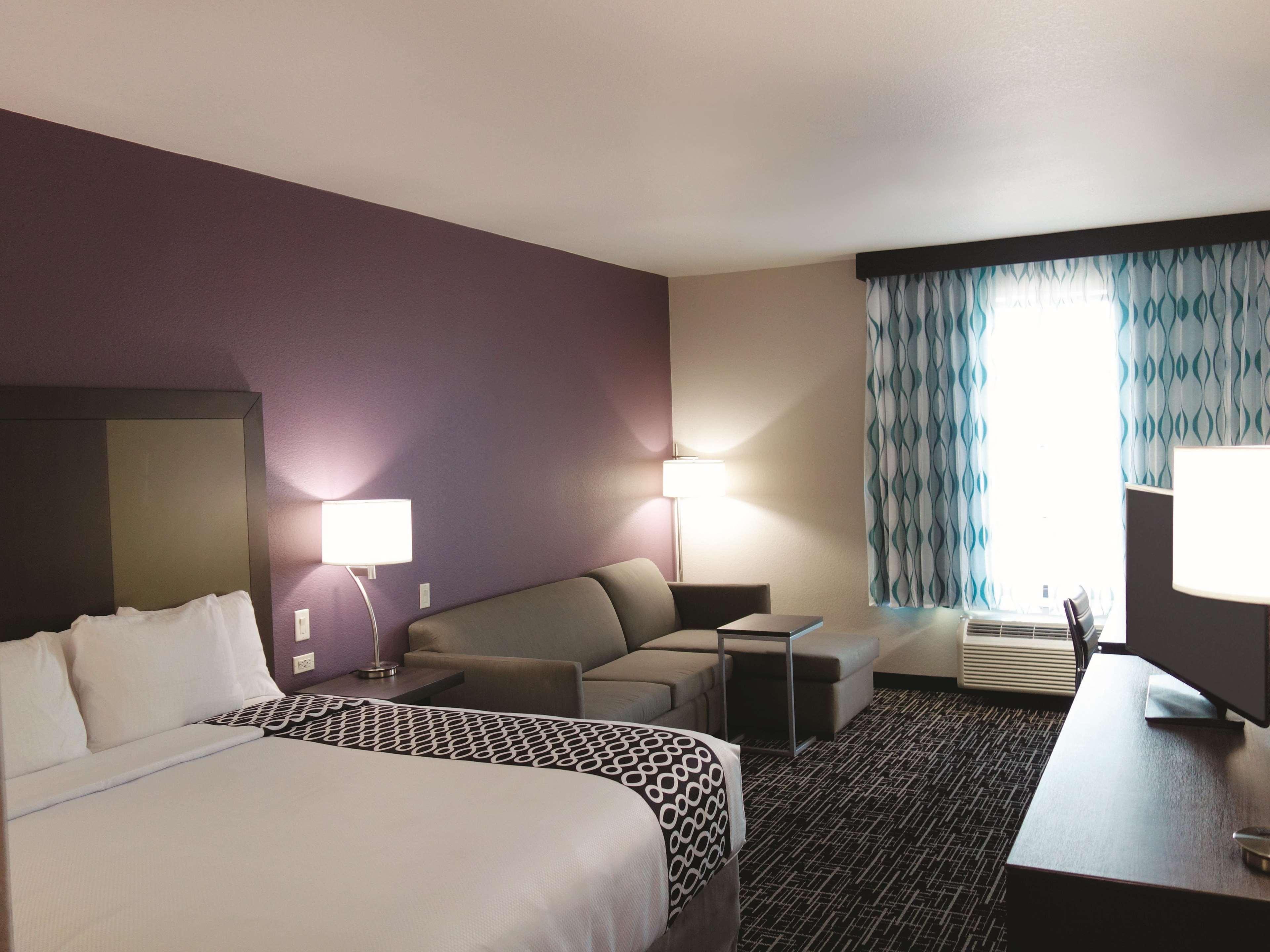 La Quinta By Wyndham Pampa Hotel Bagian luar foto