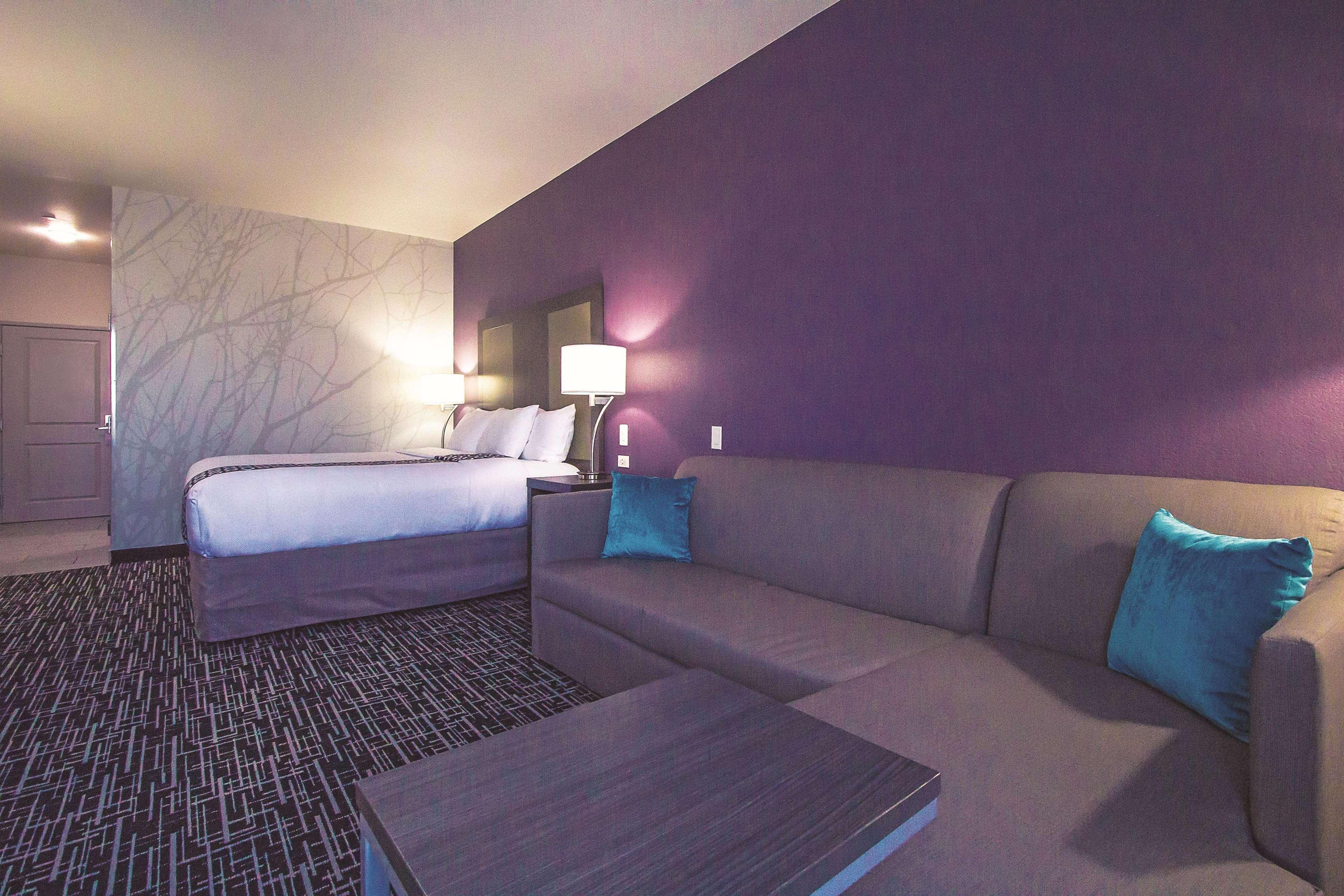 La Quinta By Wyndham Pampa Hotel Bagian luar foto