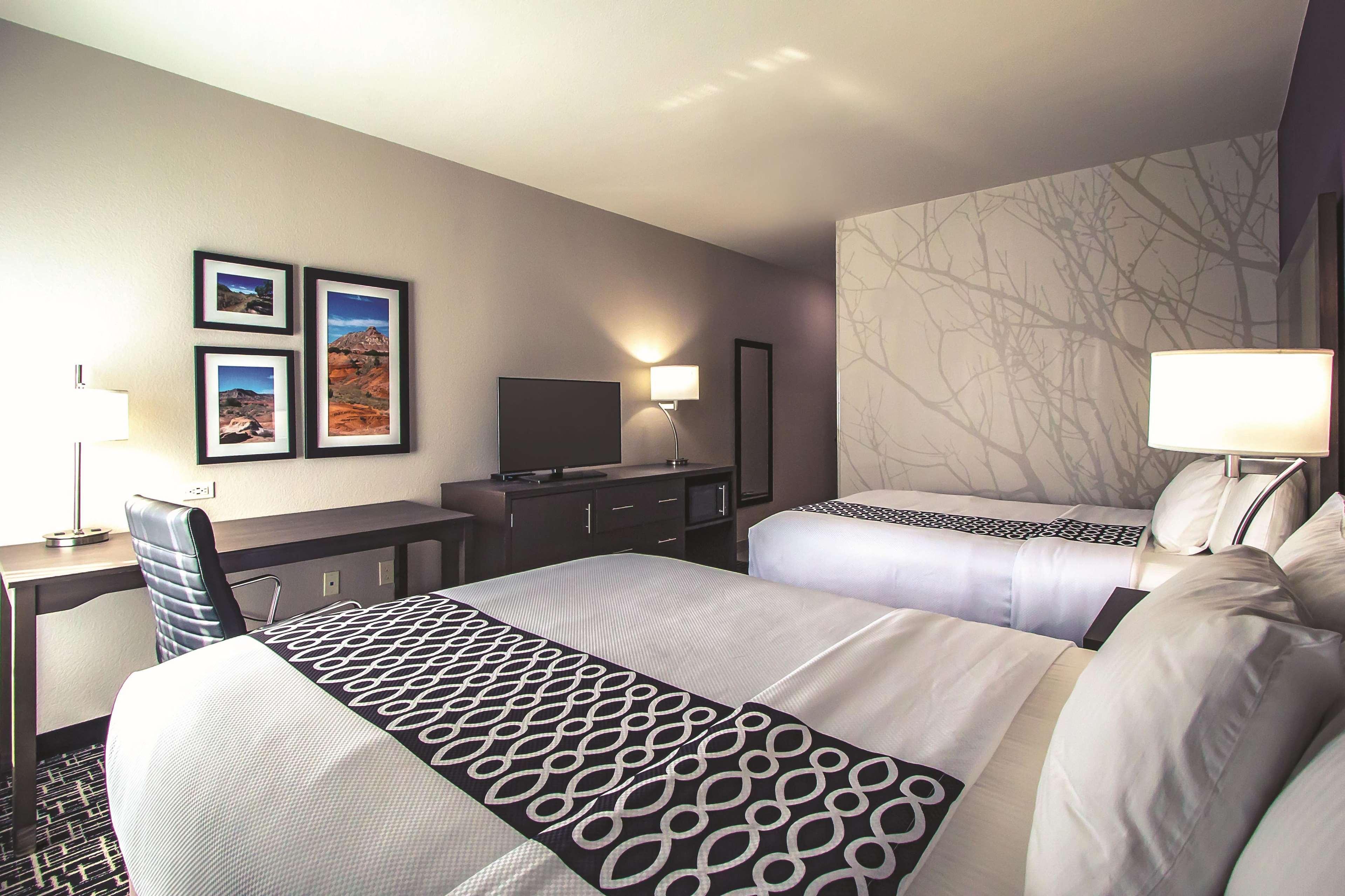La Quinta By Wyndham Pampa Hotel Bagian luar foto