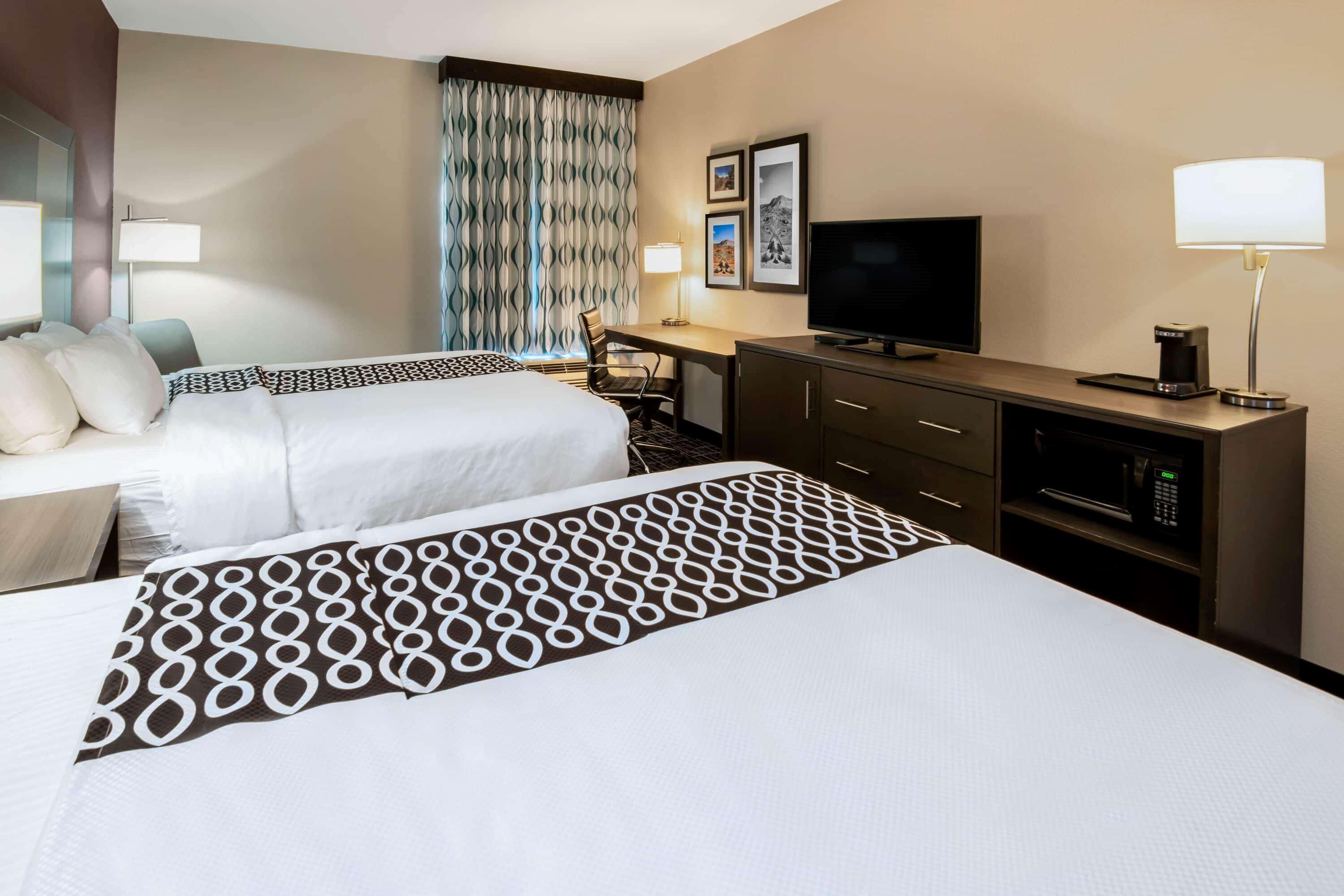 La Quinta By Wyndham Pampa Hotel Bagian luar foto