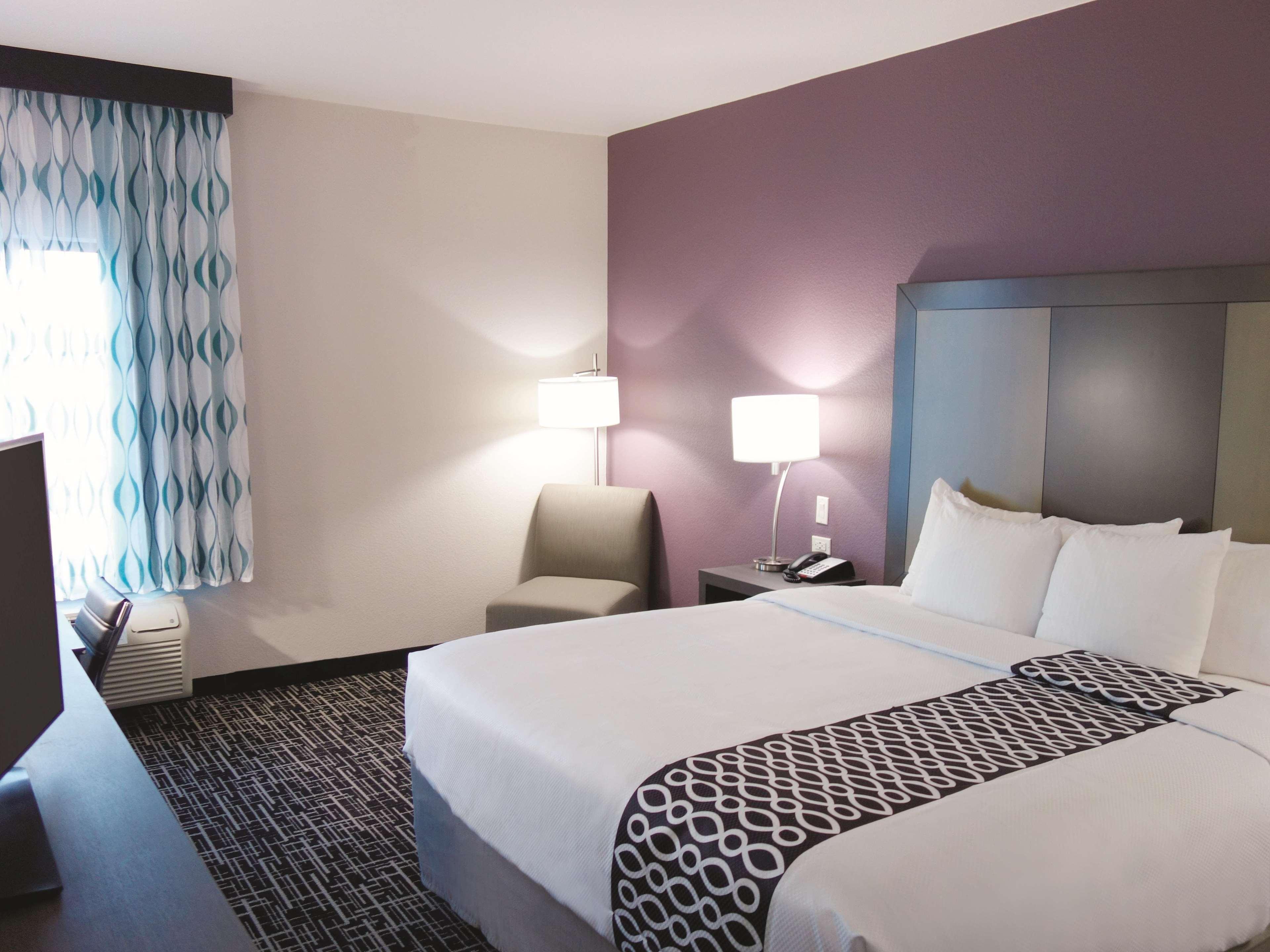La Quinta By Wyndham Pampa Hotel Bagian luar foto