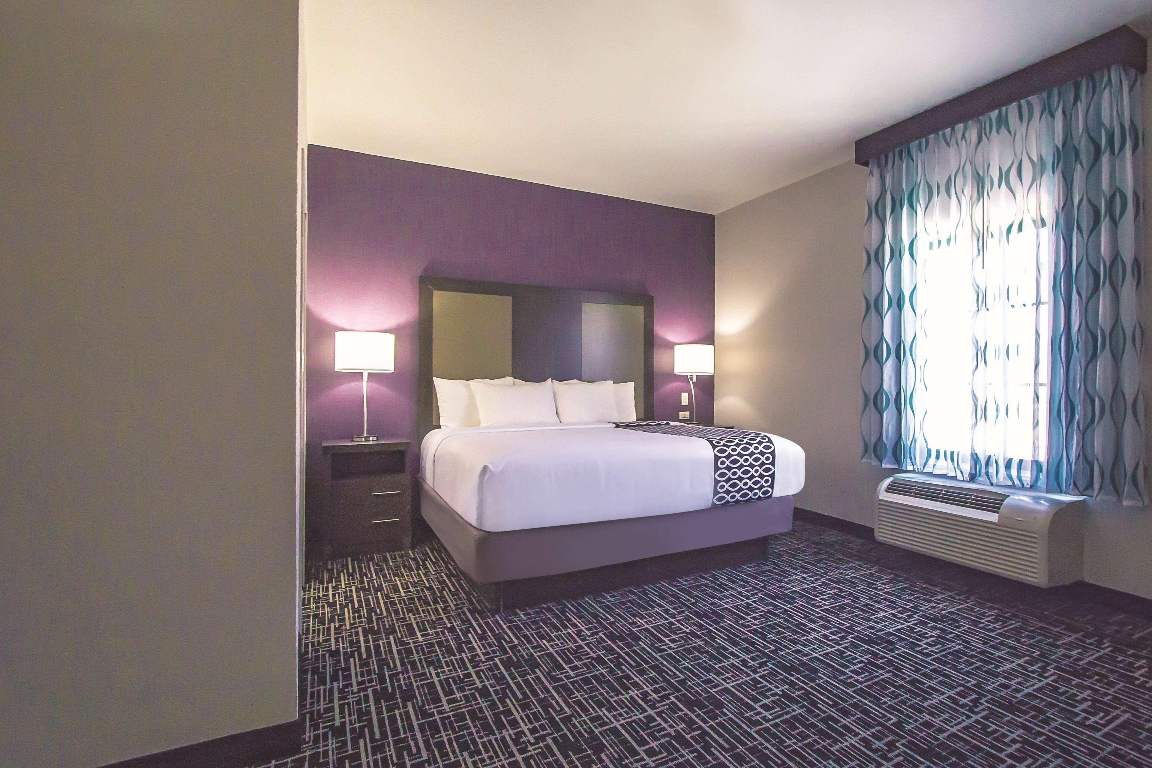 La Quinta By Wyndham Pampa Hotel Bagian luar foto